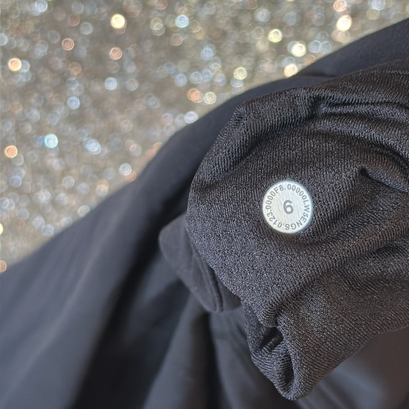 Lululemon Groove Super-High-Rise Split-Hem Flare Pant *Nulu
Black size 6 NWT - Picture 5 of 5